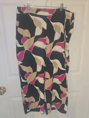 Nine West Black Pants with Pink, Cream, and Tan Leaf Print